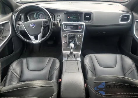 2015 Volvo V60 Premier z USA, uszkodzony, nr VIN YV1612SK1F1243041